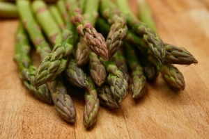 Fresh green asparagus attracts many visitors to the weekly farmers market in Lehel.