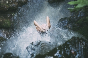 Almbad Tannermühl offers an outdoor bath with waterfalls as a special Wellness program around Munich